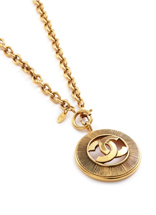 Detail View - Click To Enlarge - VINTAGE CHANEL - Logo pendant necklace