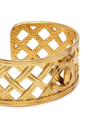 Detail View - Click To Enlarge - VINTAGE CHANEL - Logo weave effect cuff