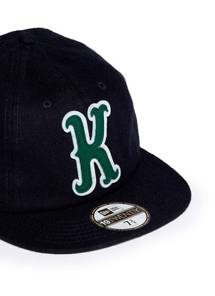 Detail View - Click To Enlarge - MAISON KITSUNÉ - Initial embroidery 19Twenty cap