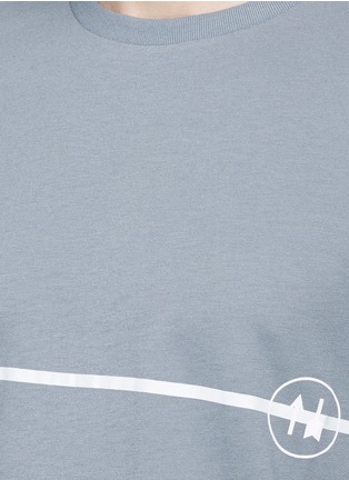 Detail View - Click To Enlarge - THE UPSIDE - 'Fine Line' arrow print performance T-shirt