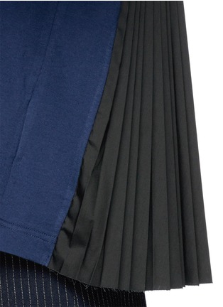 Detail View - Click To Enlarge - SACAI - Pleat poplin back chain neck T-shirt