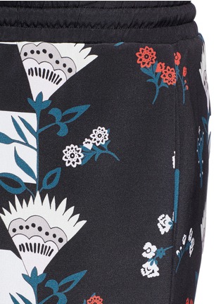 Detail View - Click To Enlarge - MARKUS LUPFER - 'Pretty Flower Stripe' silk Hattie shorts