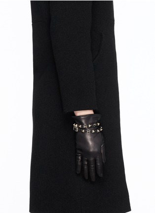 Figure View - Click To Enlarge - VALENTINO GARAVANI - 'Rockstud' strap leather gloves