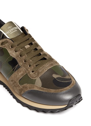 Detail View - Click To Enlarge - VALENTINO GARAVANI - Camouflage suede trim sneakers