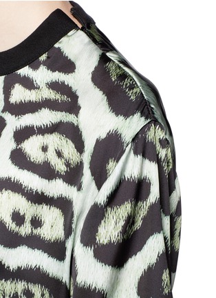 Detail View - Click To Enlarge - GIVENCHY - Leopard print long T-shirt