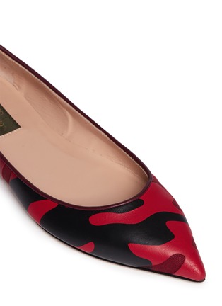 Detail View - Click To Enlarge - VALENTINO GARAVANI - Camouflage print leather canvas flats