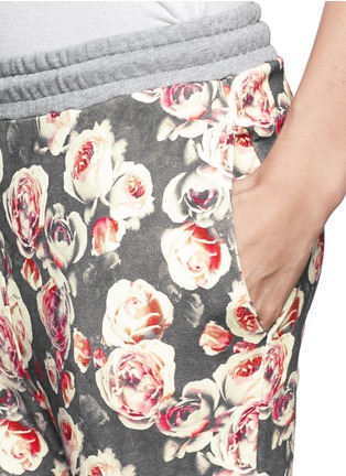 Detail View - Click To Enlarge - MARKUS LUPFER - English rose print sweatpants