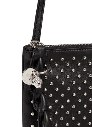 Detail View - Click To Enlarge - ALEXANDER MCQUEEN - Skull charm stud leather flat crossbody bag