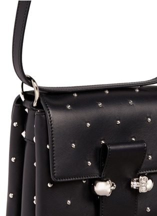 Detail View - Click To Enlarge - ALEXANDER MCQUEEN - Twin skull stud leather crossbody bag