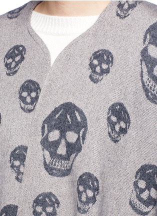 Detail View - Click To Enlarge - ALEXANDER MCQUEEN - Skull wool-cashmere knit cape