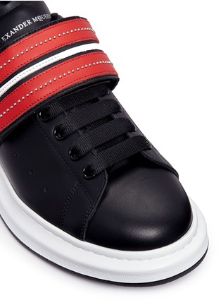 Detail View - Click To Enlarge - ALEXANDER MCQUEEN - 'Larry' stud strap platform leather sneakers