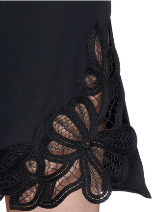 Detail View - Click To Enlarge - VICTORIA BECKHAM - Guipure lace side split crepe skirt