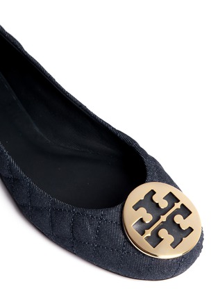 Detail View - Click To Enlarge - TORY BURCH - 'Quinn' quilted denim ballet flats