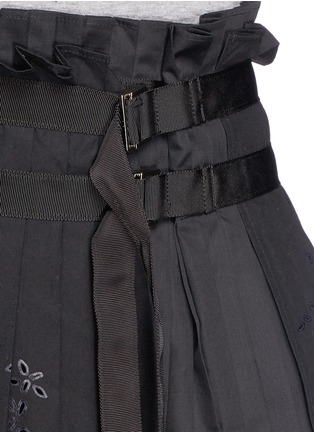 Detail View - Click To Enlarge - SACAI - Pleat underlay broderie wrap skirt
