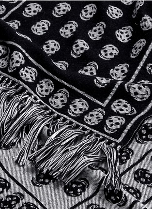 Detail View - Click To Enlarge - ALEXANDER MCQUEEN - 'Upside Down Skull' intarsia virgin wool scarf