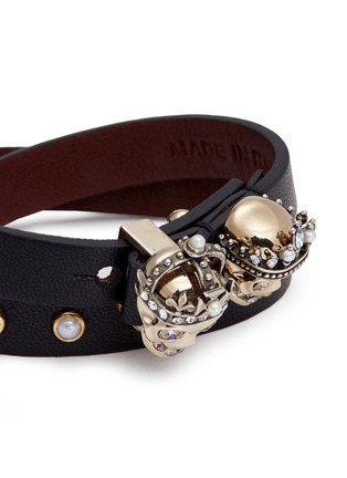 Detail View - Click To Enlarge - ALEXANDER MCQUEEN - 'King and Queen' skull double wrap leather bracelet