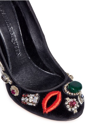 Detail View - Click To Enlarge - ALEXANDER MCQUEEN - Obsession charm embellished velvet pumps