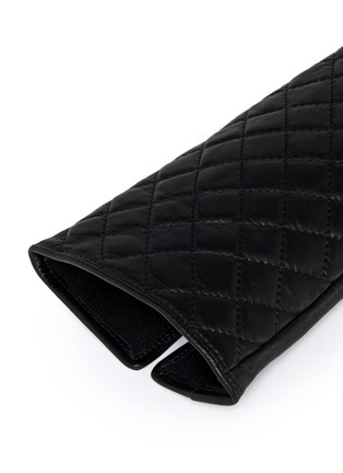 Detail View - Click To Enlarge - MAISON FABRE - 'Gabrielle' quilted lamb leather gloves