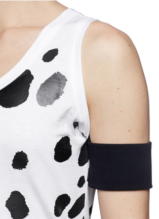 Detail View - Click To Enlarge - NEIL BARRETT - Arm band leopard print tank top