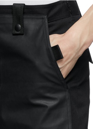 Detail View - Click To Enlarge - ALEXANDER WANG - Matte coated patch twill skirt
