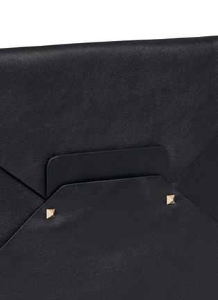 Detail View - Click To Enlarge - VALENTINO GARAVANI - 'Rockstud Untitled 12' leather envelope clutch