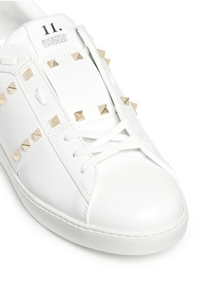 Detail View - Click To Enlarge - VALENTINO GARAVANI - 'Rockstud Untitled 11' leather sneakers
