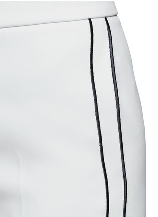 Detail View - Click To Enlarge - COMME MOI - Contrast stripe split cuff crepe pants