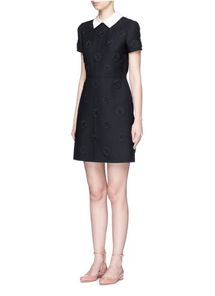 Front View - Click To Enlarge - VALENTINO GARAVANI - Detachable collar daisy appliqué Crepe Couture dress