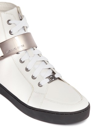 Detail View - Click To Enlarge - MICHAEL KORS - 'Helen' metallic plate leather sneakers