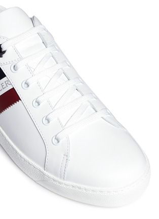 Detail View - Click To Enlarge - MONCLER - 'Leni' stripe leather sneakers