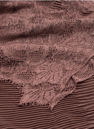 Detail View - Click To Enlarge - VALENTINO GARAVANI - Floral lace trim plissé pleat cashmere scarf