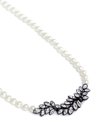 Detail View - Click To Enlarge - KENNETH JAY LANE - Crystal pavé leaf faux pearl necklace