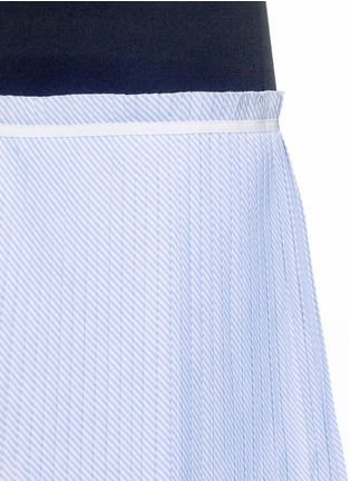 Detail View - Click To Enlarge - COMME MOI - Pleated panel crepe sleeveless dress