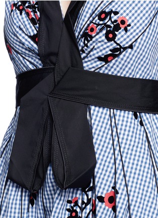 Detail View - Click To Enlarge - MARC JACOBS - Flocked floral print gingham poplin bow dress