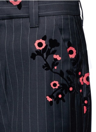 Detail View - Click To Enlarge - MARC JACOBS - Floral flock velvet pinstripe pants