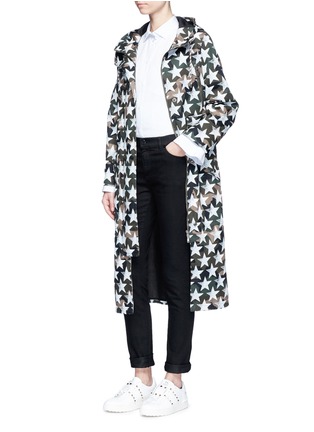 Figure View - Click To Enlarge - VALENTINO GARAVANI - Oversized star print camouflage hooded coat