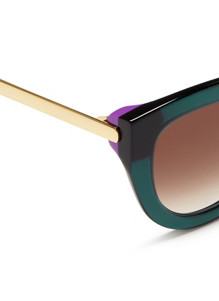 Detail View - Click To Enlarge - THIERRY LASRY - 'Cupidity' metal temple contrast corner acetate sunglasses