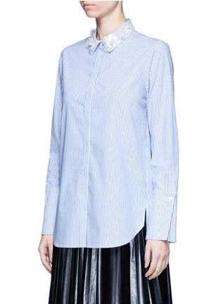 Front View - Click To Enlarge - MUVEIL - 3D flower embellished collar stripe shirt