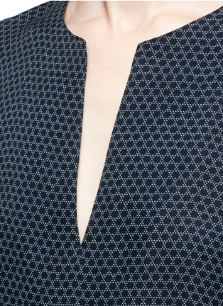 Detail View - Click To Enlarge - VINCE - Tie print split neck blouse