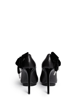 Back View - Click To Enlarge - ALEXANDER MCQUEEN - Velvet bow leather pumps