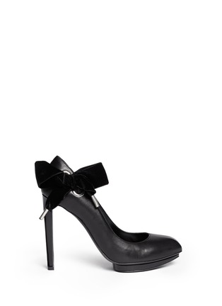 Main View - Click To Enlarge - ALEXANDER MCQUEEN - Velvet bow leather pumps