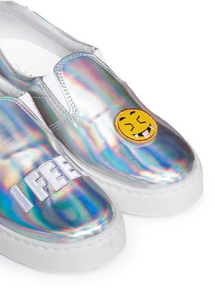 Detail View - Click To Enlarge - CHIARA FERRAGNI - 'I Feel' detachable smiley patch holographic leather slip-ons