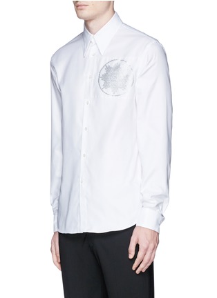 Front View - Click To Enlarge - ALEXANDER MCQUEEN - Medallion patch embroidery basketweave shirt