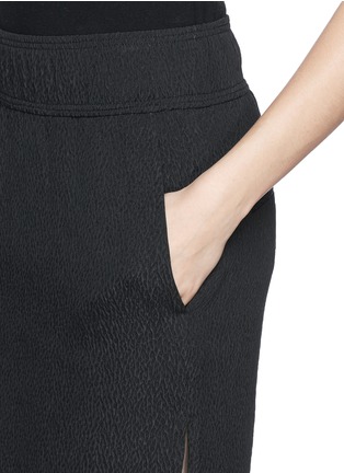 Detail View - Click To Enlarge - HELMUT LANG - Texture silk straight skirt