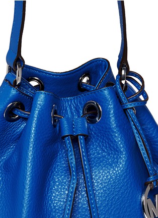 Detail View - Click To Enlarge - MICHAEL KORS - 'Jules' leather crossbody bucket bag 