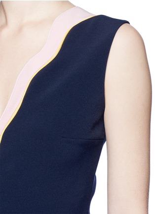 Detail View - Click To Enlarge - ROKSANDA - 'Carla' scalloped V-neck sleeveless peplum top