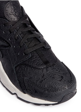 Detail View - Click To Enlarge - NIKE - 'Air Huarache Run Premium' paisley embossed leather sneakers