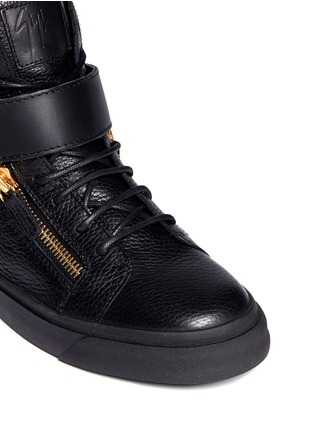Detail View - Click To Enlarge - 73426 - 'London' eagle leather sneakers