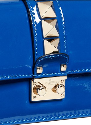 Detail View - Click To Enlarge - VALENTINO GARAVANI - 'Rockstud Lock' mini colourblock patent leather chain bag