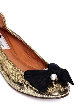 Detail View - Click To Enlarge - LANVIN - Pearl bow metallic leather slip-ons